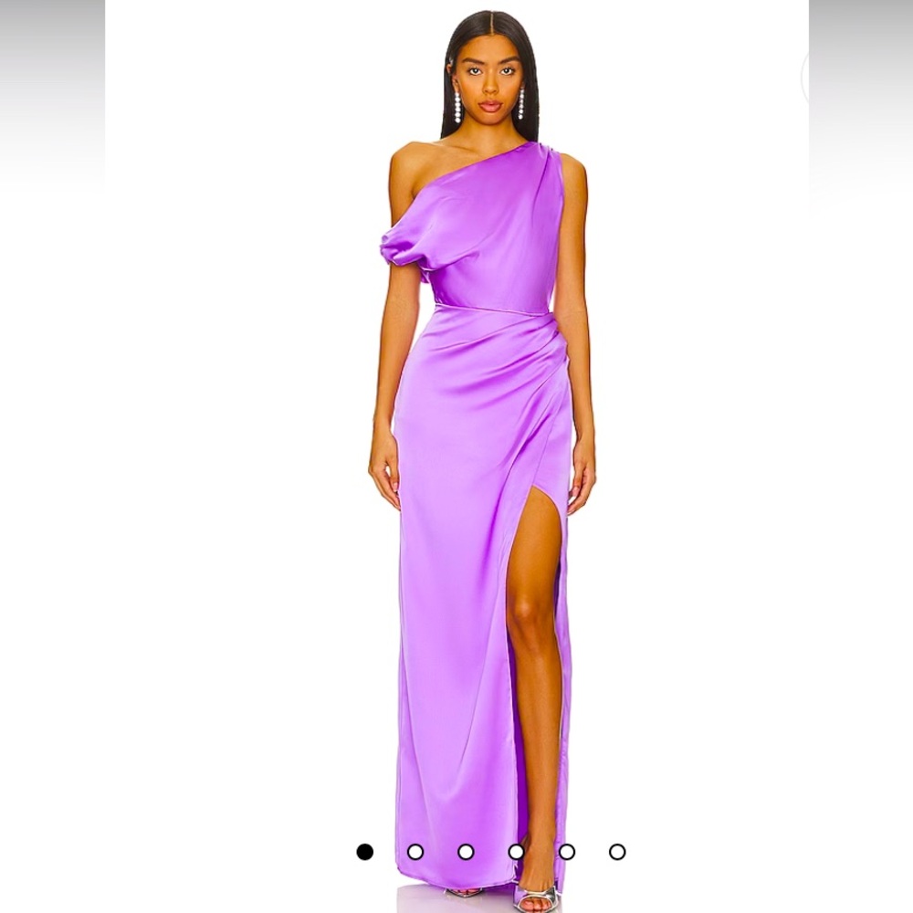 Gorgeous special occasion dress. Worn once and in good condition.